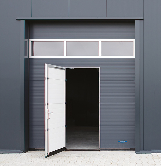 Schlupf- & Nebentüren für Industrie-Sektionaltore | Novoferm